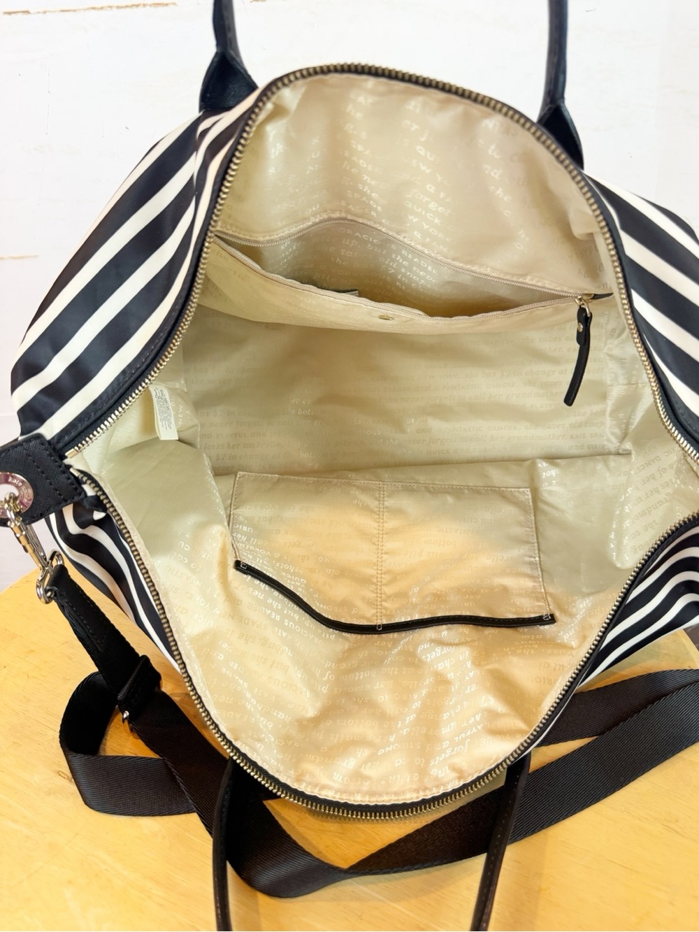 Kate Spade | Large Striped Zipper Tote with Crossbody Strap - Picture 12 of 14